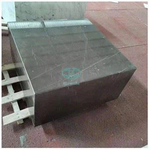 Tamno sivi mramorni stolić za kavu